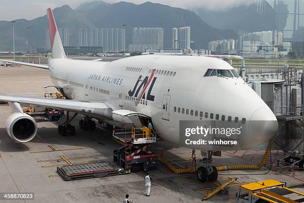 japan airlines boeing 747-400 - boeing 747 400 stock pictures, royalty-free photos & images