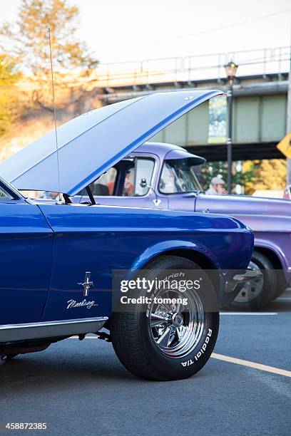 ford mustang - feria automovilística fotografías e imágenes de stock