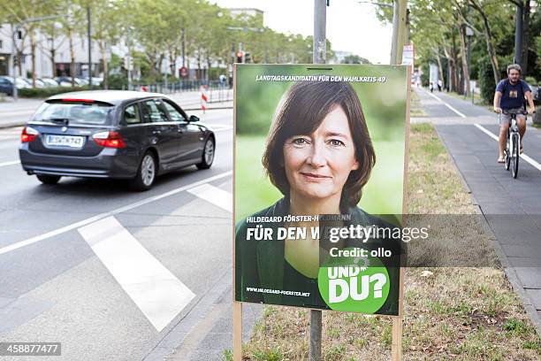 wahlkampf billboard der die gruenen/bundestagswahlkampf - wahlplakate stock-fotos und bilder
