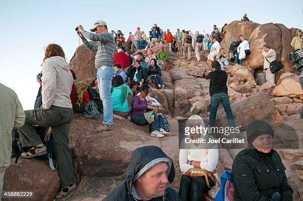 mount sinai visitors at sunrise - st. catherine stock pictures, royalty-free photos & images