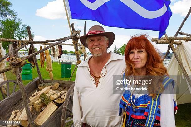 metis man and woman - métis stock pictures, royalty-free photos & images