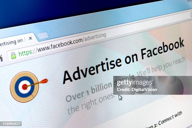werbung auf facebook - werbung stock-fotos und bilder