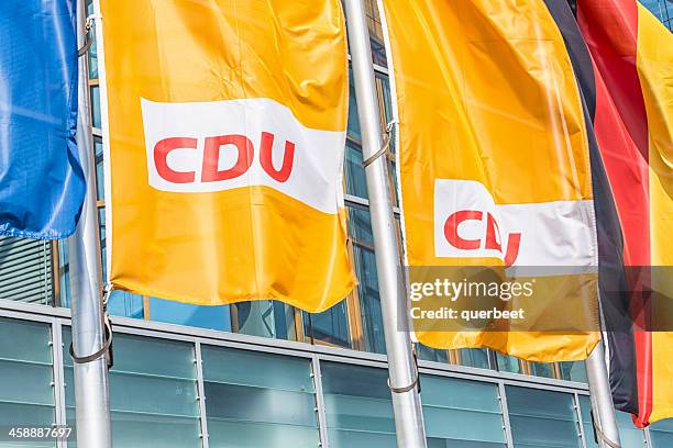 flaggen vor der cdu headquarters (berlin) - european union stock-fotos und bilder