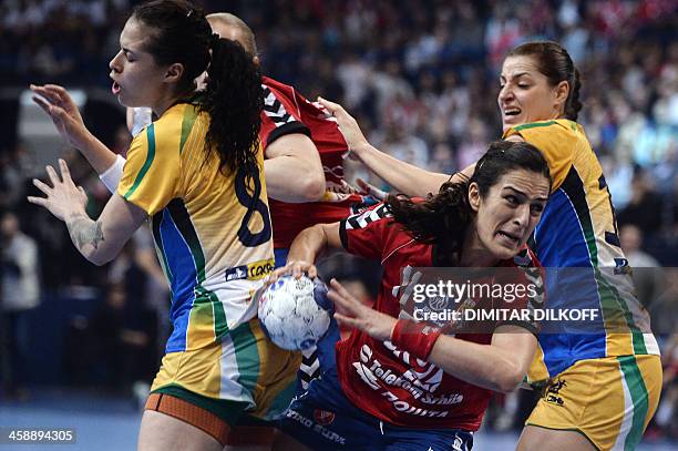 Serbia's Sanja Damnjanovic vies with Brazils Fernanda da Silva and Eduarda Amorim during the 2013 Women's Handball World Championship final match...