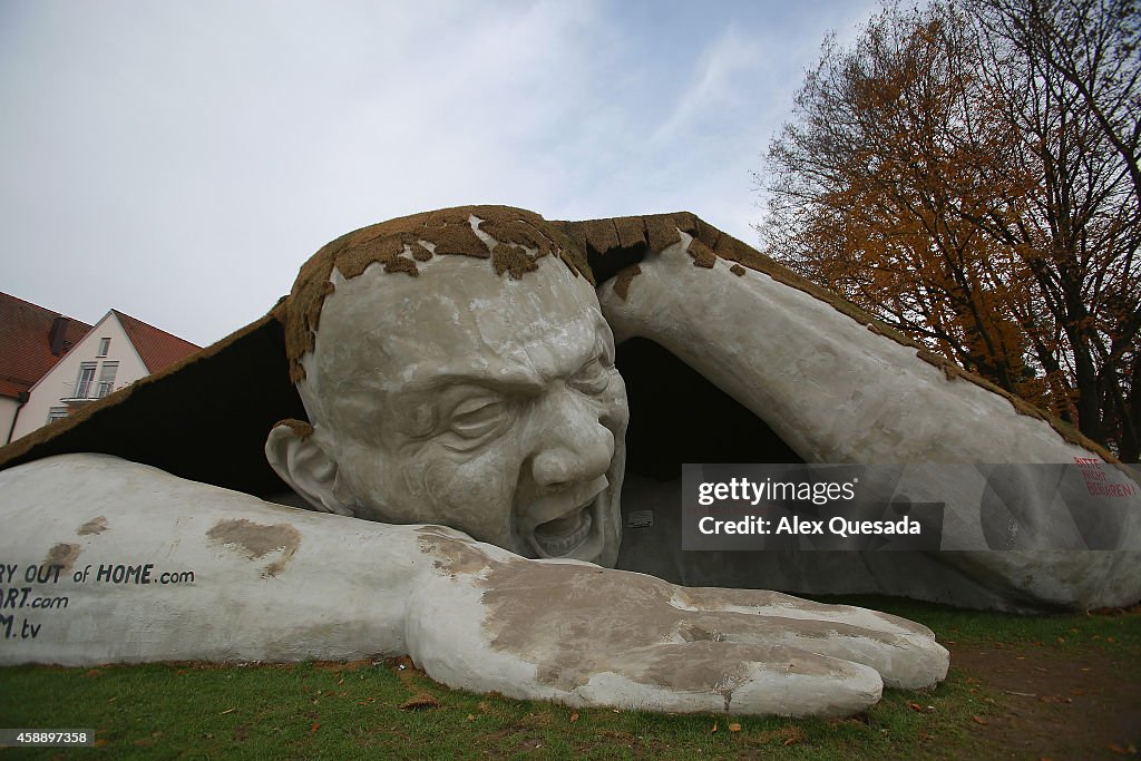 Giant Sculpture Commemorates 1989 Revolutions