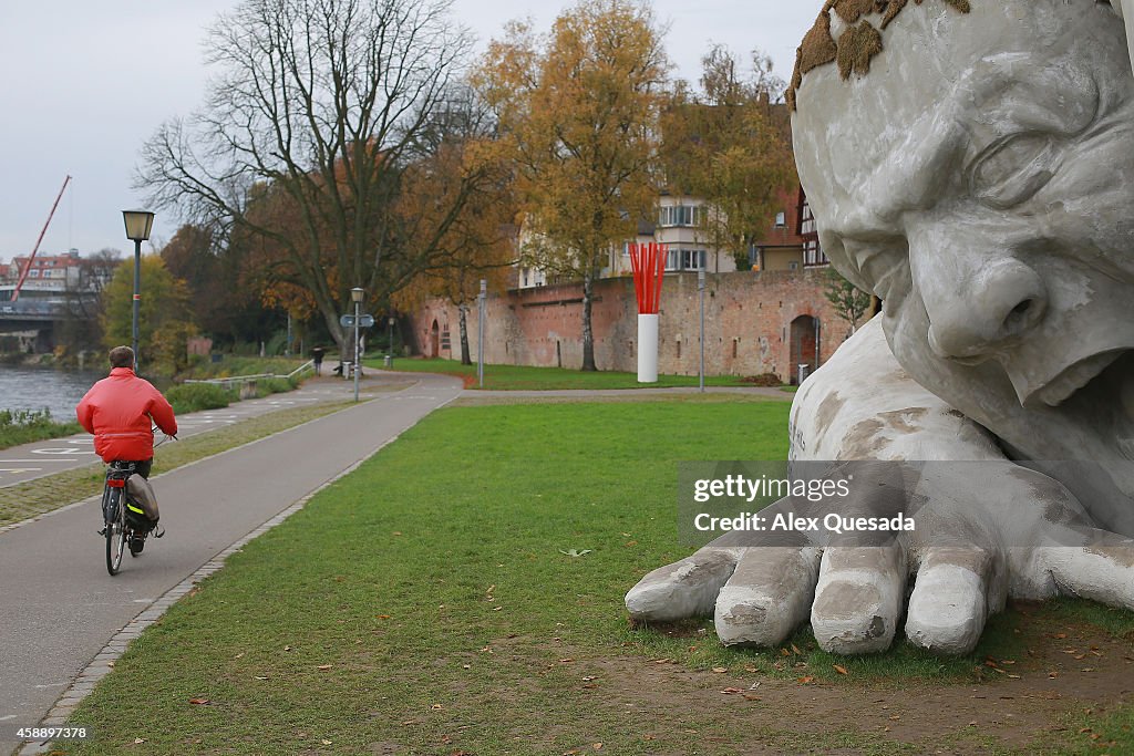 Giant Sculpture Commemorates 1989 Revolutions