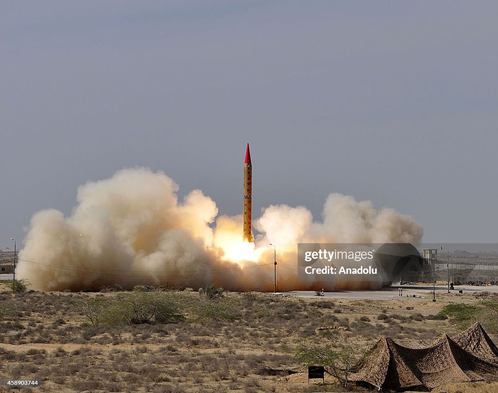Pakistan test fires nuclear-capable missile