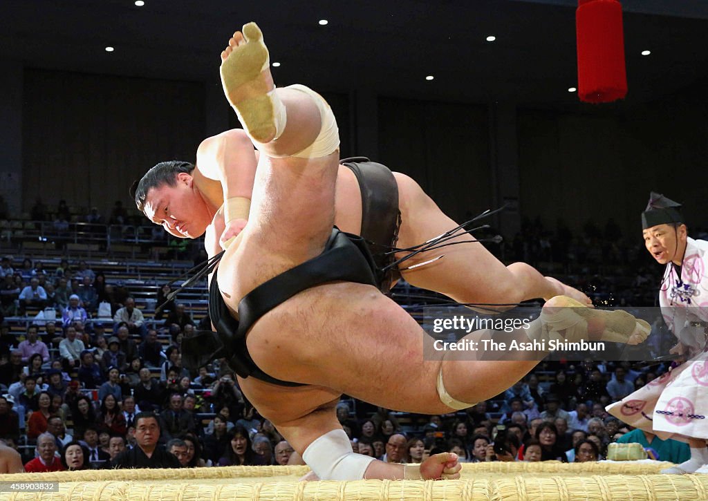 Grand Sumo Kyushu Tournament - Day Five