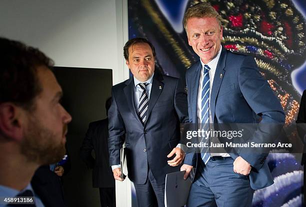 Real Sociedad president Jokin Aperribay poses with Real Sociedad's new head coach David Moyes at Estadio Anoeta on November 13, 2014 in San...