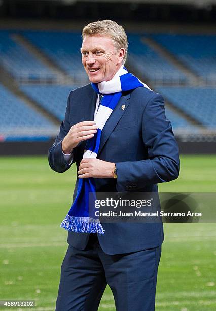 David Moyes poses with a scarf during presented as Real Sociedad's new head coach at Estadio Anoeta on November 13, 2014 in San Sebastian, Spain.