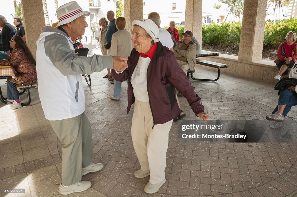 Danse Centenarians