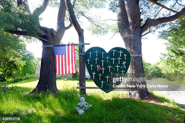 Sandy Hook Elementary School shooting, heart and cross memorial near Sandy Hook Firehouse on Riverside Road in Sandy Hook, CT