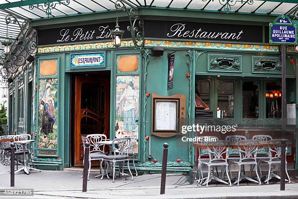 il ristorante art nouveau a saint germain, parigi, francia - vintage restaurant foto e immagini stock