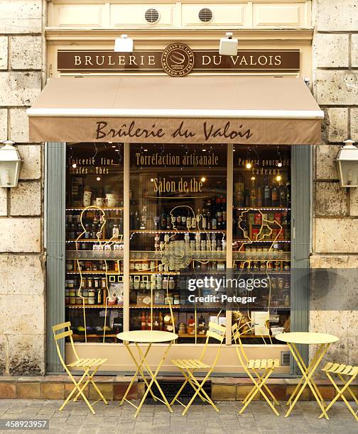 street cafe d'angoulême, france - salon de thé photos et images de collection