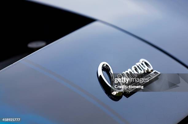 chevrolet camaro emblem - chevrolet-camaro-super-sport stockfoto's en -beelden