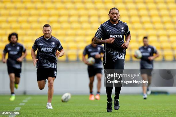 Manu Vatuvei warms up during a New Zealand Kiwis training session at Westpac Stadium on November 14, 2014 in Wellington, New Zealand.