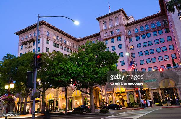 hotel along wilshire boulevard in beverly hills, ca - beverly hills california stock pictures, royalty-free photos & images