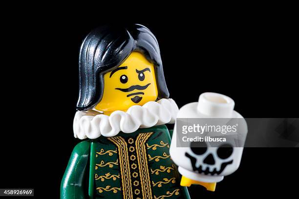 lego minifigures series 8 figurine: the thespian - william shakespeare stock pictures, royalty-free photos & images