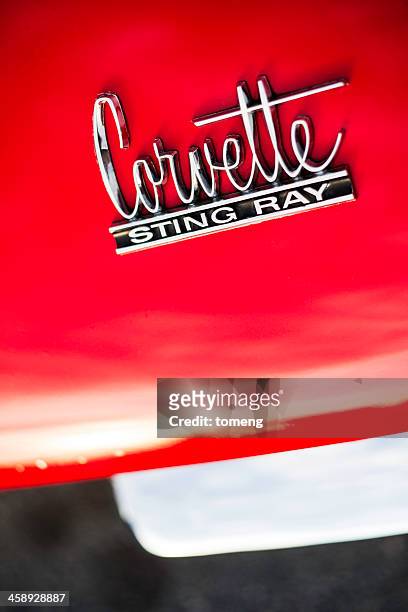 chevrolet corvette stingray emblema - chevrolet corvette stingray foto e immagini stock