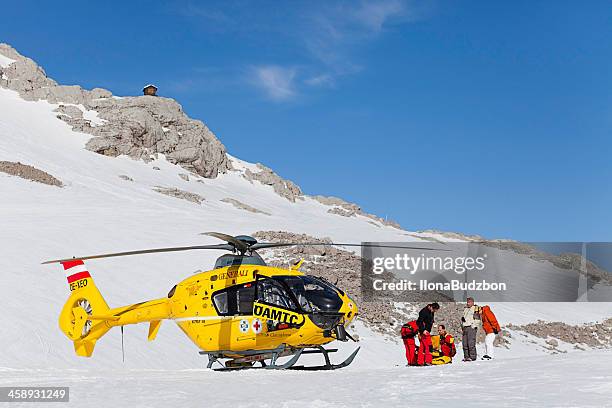 rettung hubschrauber - befreiung stock-fotos und bilder