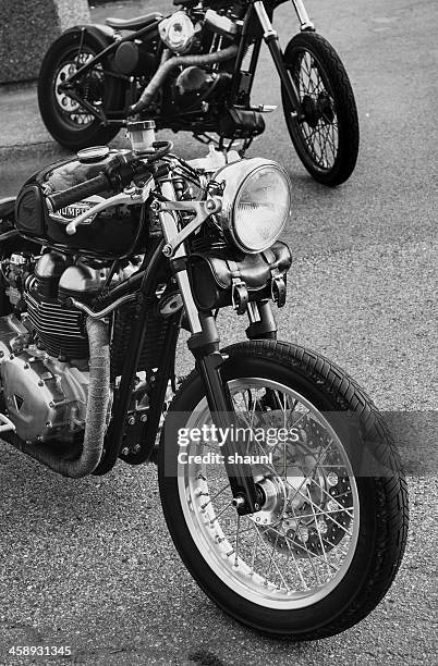 triumph motorcycle - triumph motorcycle stockfoto's en -beelden