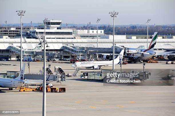 airplane loading at airport munich - munich airport stock pictures, royalty-free photos & images