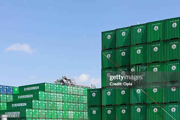 cargo containers in the rotterdam harbor - evergreen ship stock pictures, royalty-free photos & images