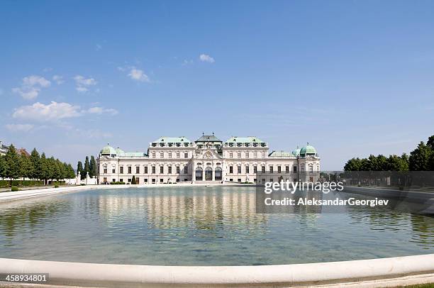 palácio de belvedere em viena, áustria - belvedere palace vienna imagens e fotografias de stock