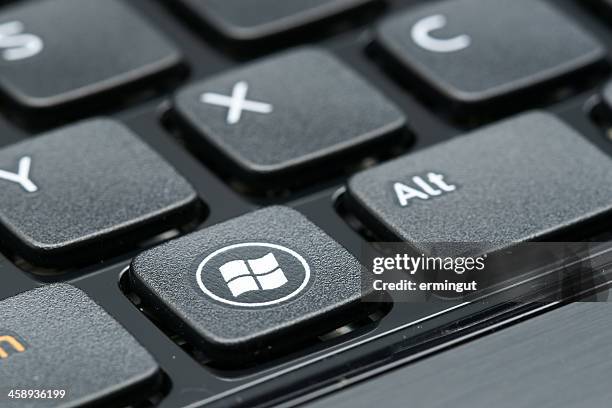 windows-zeichen auf der tastatur - zahlentastatur stock-fotos und bilder