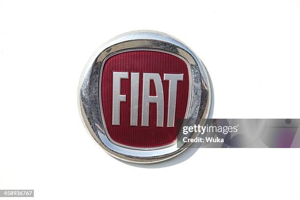 fiat logo - fiat logo stock pictures, royalty-free photos & images