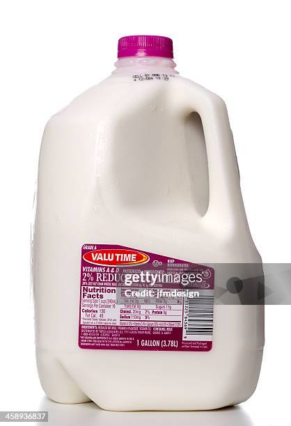 valu tempo marca um galão com leite - galão imagens e fotografias de stock