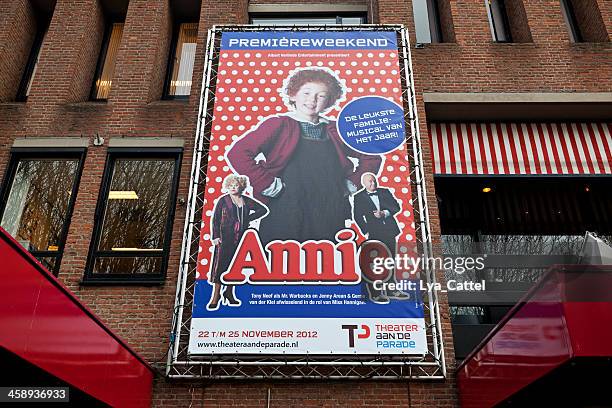 musical annie - annie world premiere stock pictures, royalty-free photos & images