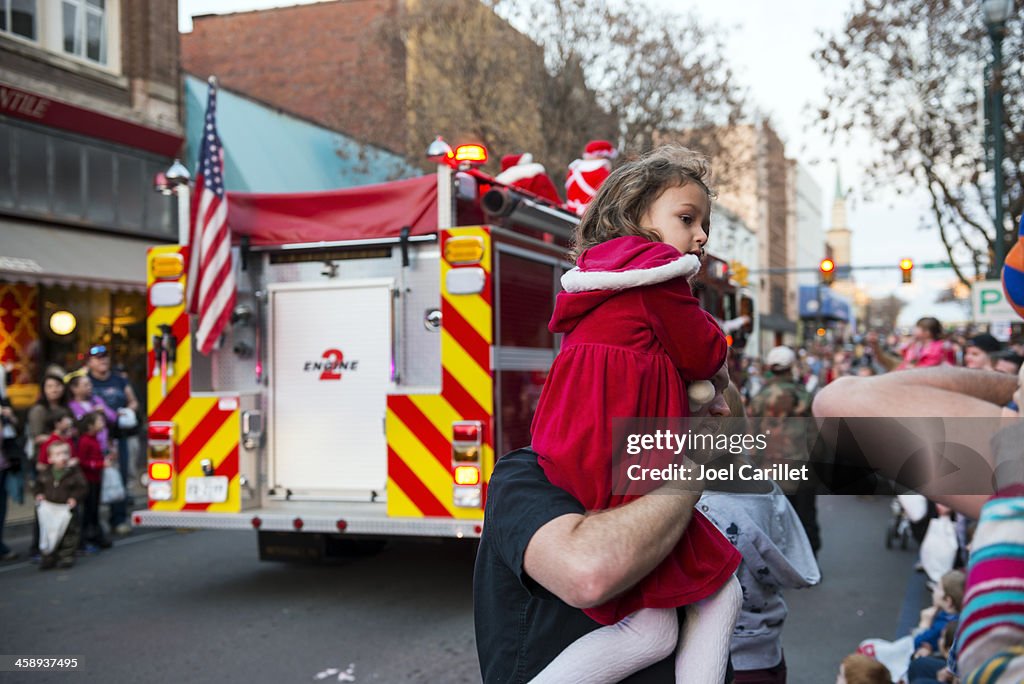 Fille de parade de Noël de l'Amérique profonde