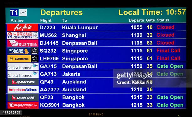 シドニー空港の出発スクリーン（xxxl ) - bali airport ストックフォトと画像