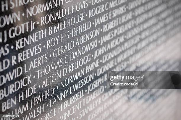 vietnam war memorial wall in washingon, dc - vietnam veterans memorial 個照片及圖片檔