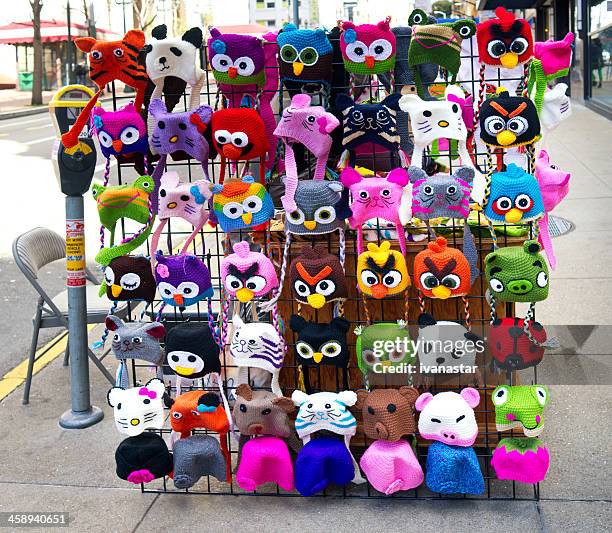 street vendor selling angry birds hats in san francisco - angry birds namngivna videospel bildbanksfoton och bilder