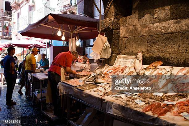 fish market in catania, sicily, italy - catania stockfoto's en -beelden