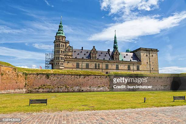 hamlet's castle in elsinore, kronborg, denmark - frederiksborg castle stockfoto's en -beelden