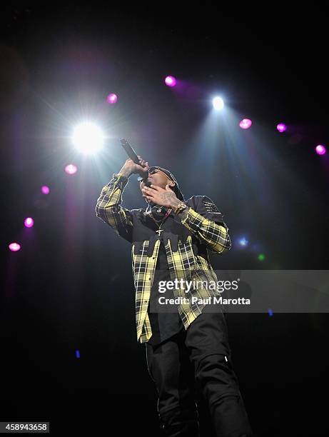 August Alsina performs at TD Garden on November 13, 2014 in Boston, Massachusetts.