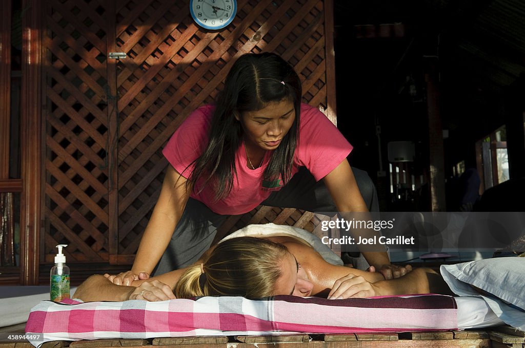 Thai-massage im Sairee Strand auf Ko Tao