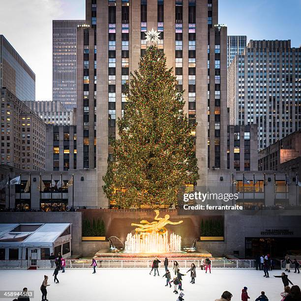 christmas tree and ice rink at rockefeller center - new york rockefeller center ice rink stock pictures, royalty-free photos & images