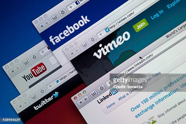 social media web sites on computer screen - google facebook stock pictures, royalty-free photos & images