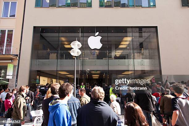 munich apple store - apple store fotografías e imágenes de stock