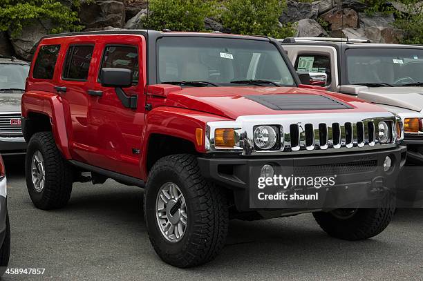 gmc hummer h3 suv - hummer h3 stock pictures, royalty-free photos & images