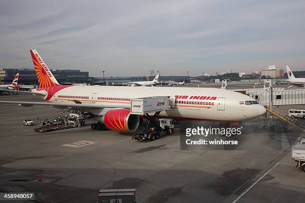 air india boeing 777-200 in japan - air india flight stock pictures, royalty-free photos & images