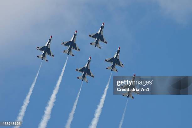 thunderbirds in flight - air force thunderbirds stock pictures, royalty-free photos & images