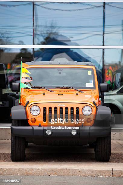 new jeep at car dealership - jeep wrangler 個照片及圖片檔