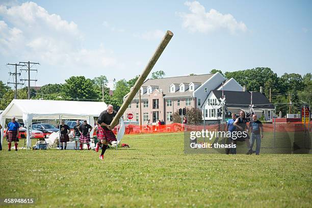 highland games - caber toss - highland games 個照片及圖片檔