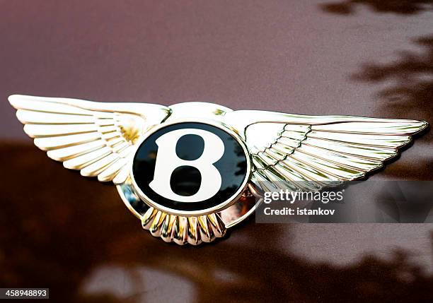 bentley-logo auf autos trunk - bentley stock-fotos und bilder