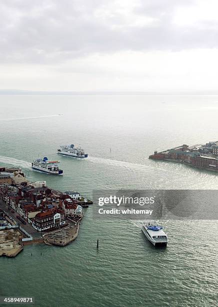 ferries between isle of wight and portsmouth - isle of wight ferry stock pictures, royalty-free photos & images